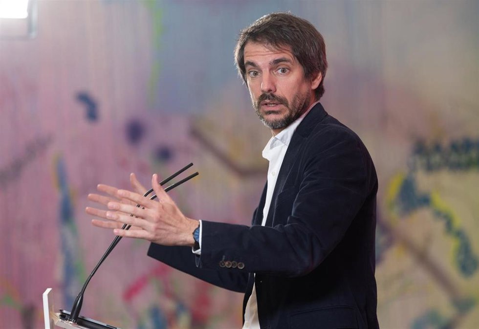 El ministro de Cultura y portavoz de Sumar, Ernest Urtasun, durante una rueda de prensa, en el Espacio Rastro, a 27 de noviembre de 2023, en Madrid (España).