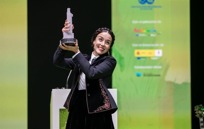 La actriz Cecilia Suárez recoge el Premio Ciudad de Huelva durante la gala de clausura del Festival de Huelva. Archivo. 