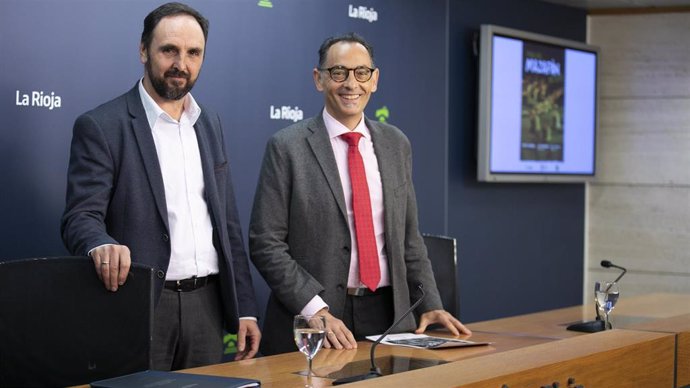 El director general de Calidad Ambiental, Cambio Climático y Agua, José María Infante, junto al alcalde de Soto en Cameros, Pedro Elías.