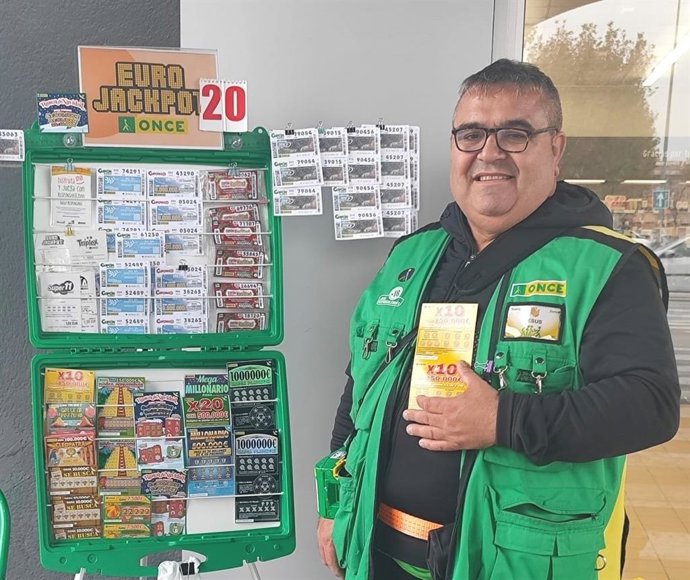 Jesús Tirado, vendedor de la ONCE en Dos Hermanas.