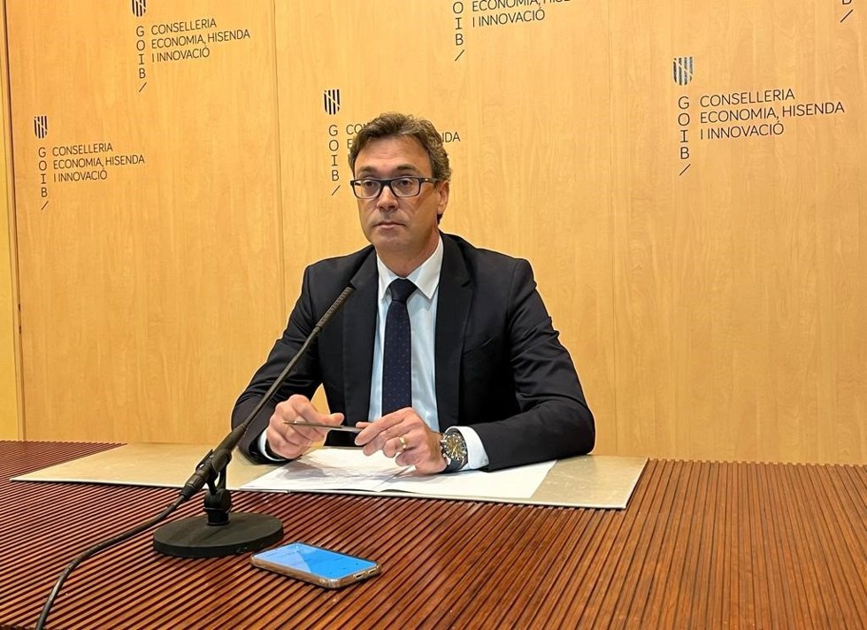 El vicepresidente del Govern, Antoni Costa, en la rueda de prensa donde ha dado explicaciones sobre el nombramiento del exgerente del Ibetec.