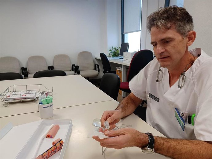 El jefe de Urología del Hospital de Sant Joan, Manuel Ortiz.