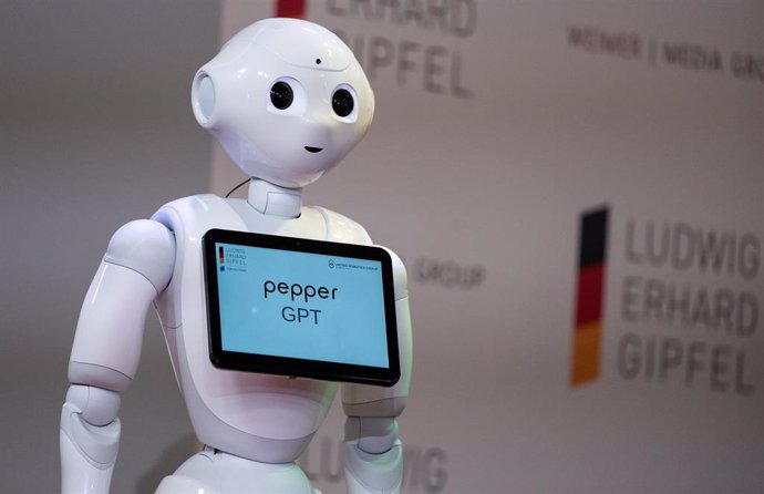 Archivo - El robot Pepper GPT 