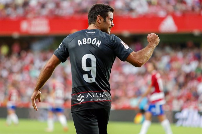 Archivo - El delantero del RCD Mallorcar Abdón Prats celebra un gol en LaLiga EA Sports 2023-2024. 
