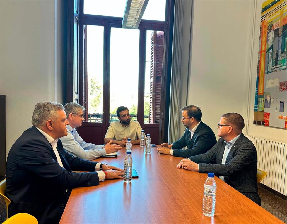 El alcalde de Sagunt, Darío Moreno, se reúne con representantes de ThyssenKrupp, entre ellos el CEO de Thyssenkrupp Galmed, Tiago Vieira