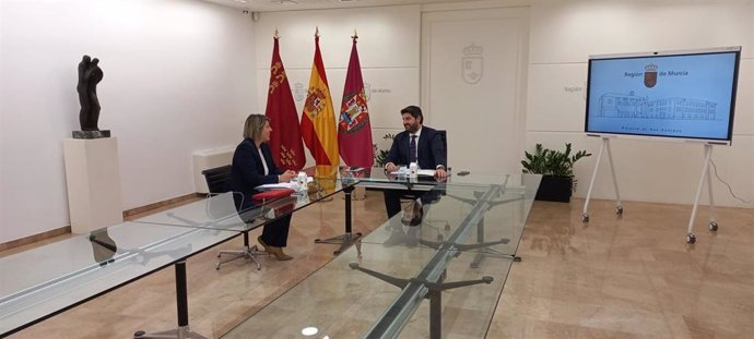 El presidente del Ejecutivo autonómico, Fernando López Miras, y la alcaldesa de Cartagena, Noelia Arroyo, mantienen un encuentro de trabajo en el Palacio de San Esteban, en Murcia, a 27 de noviembre de 2023