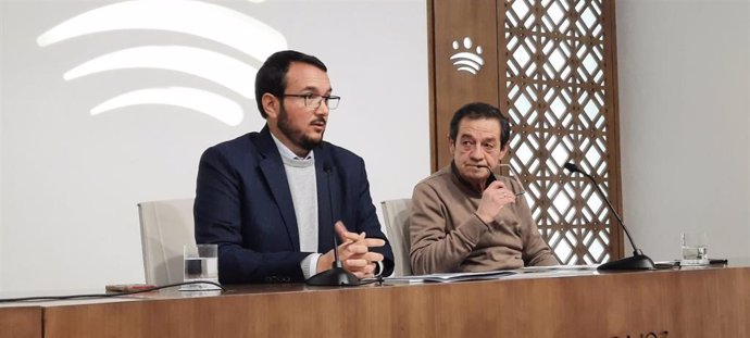 El presidente de la Fempex y diputado de la Diputación de Badajoz, Francisco Buenavista, en rueda de prensa.