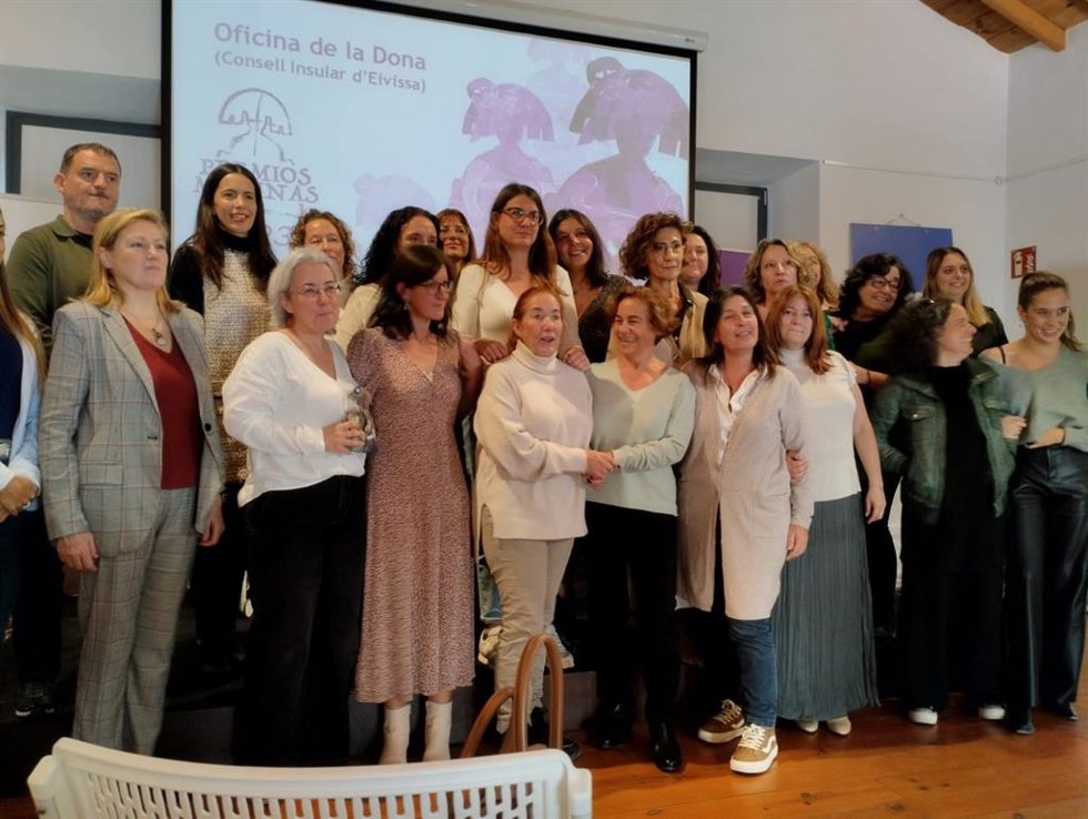 Representantes de la Oficina de la Dona de Ibiza, premio Meninas 2023.