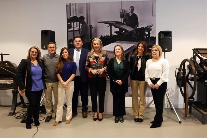 Presentación de la exposición sobre los 30 años del Centro de Ediciiones de la Diputación de Málaga, Cedma, que se puede ver en el espacio expositivo Pacífico 54 de la institución provincial en la capital malagueña.