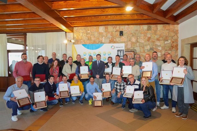 Acto de homenaje a empleados jubilados o que cumplen 25 años en Emaya.