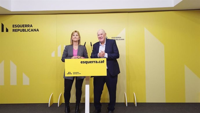 La portavoz de ERC, Raquel Sans, y el líder de ERC en Barcelona, Ernest Maragall, en rueda de prensa.