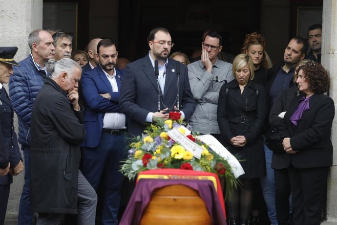 Imagen de archivo de la multitudinaria despedida al alcalde de Mieres, Aníbal Vázquez