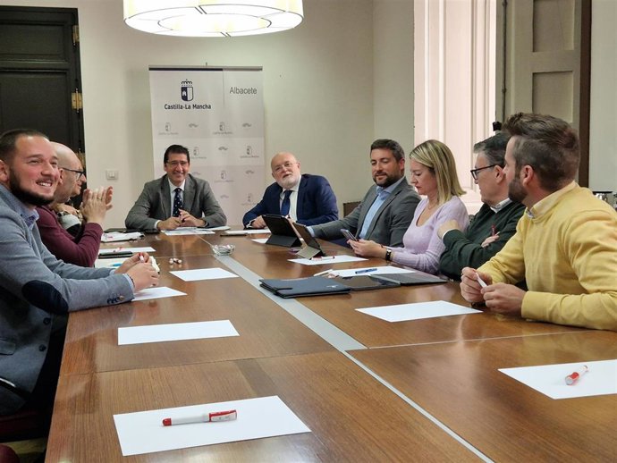 Reunión entre el vicepresidente segundo de C-LM, José Manuel Caballero, y el delegado de la Junta en Albacete, Pedro Antonio Ruiz Santos