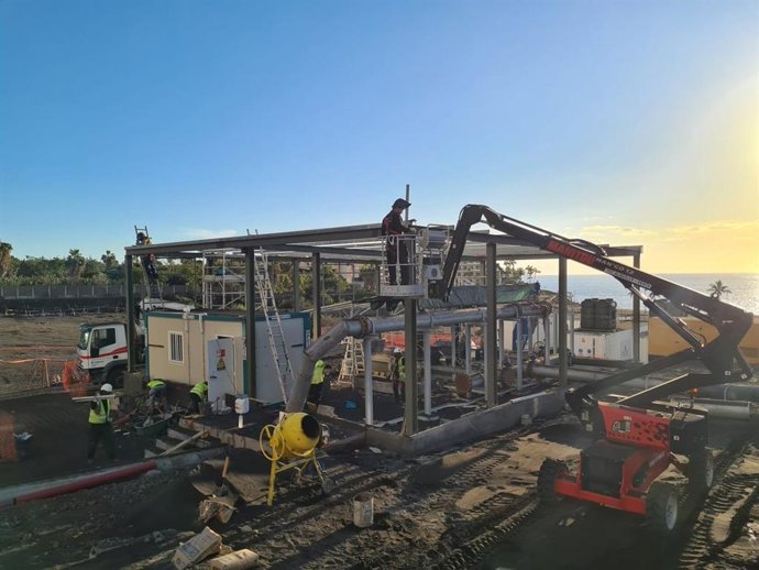 Archivo - Desaladora portátil instalada en Puerto Naos