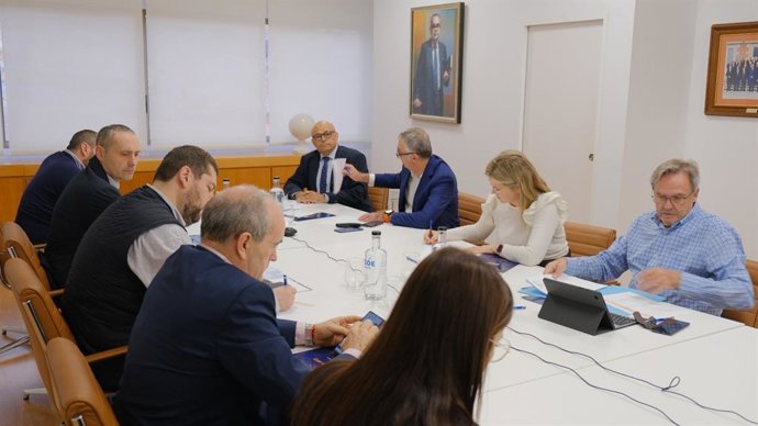 La Comisión de Comercio de CEOE Tenerife se congregó hoy lunes para consensuar los festivos y domingos de apertura para el año 2024.