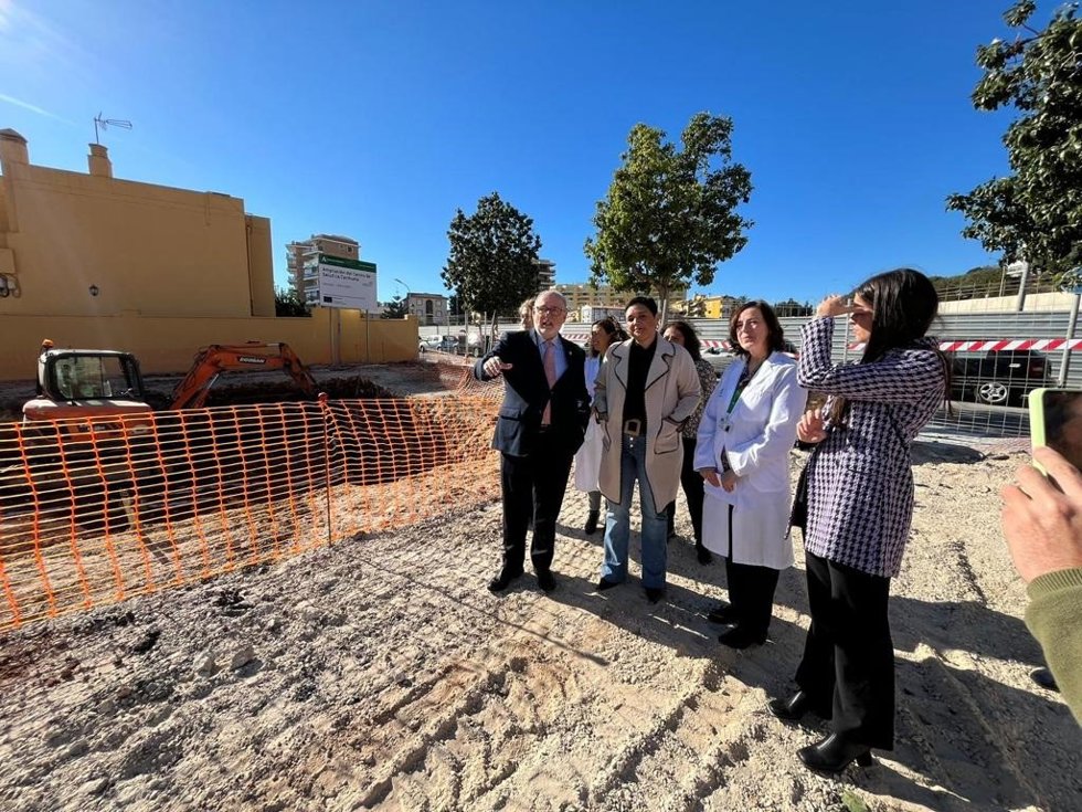 El viceconsejero de Salud de la Junta y la alcaldesa de Torremolinos han visitado los trabajos.