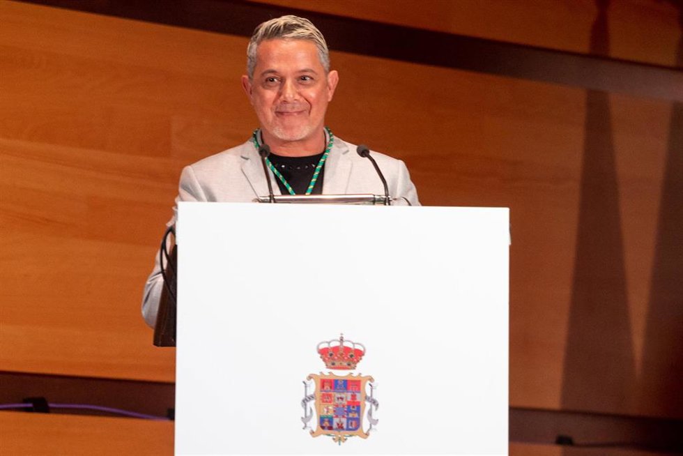 Archivo - El cantante, Alejandro Sanz, interviene en el acto tras recibir el galardón de hijo predilecto de Cádiz, a 20 de marzo de 2023 en Cádiz, (Andalucía, España).