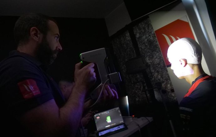 Parque Científico de UMH participa en diseño de cascos a medida a pilotos de Moto 2 y Moto 3 con un escaneo 3D