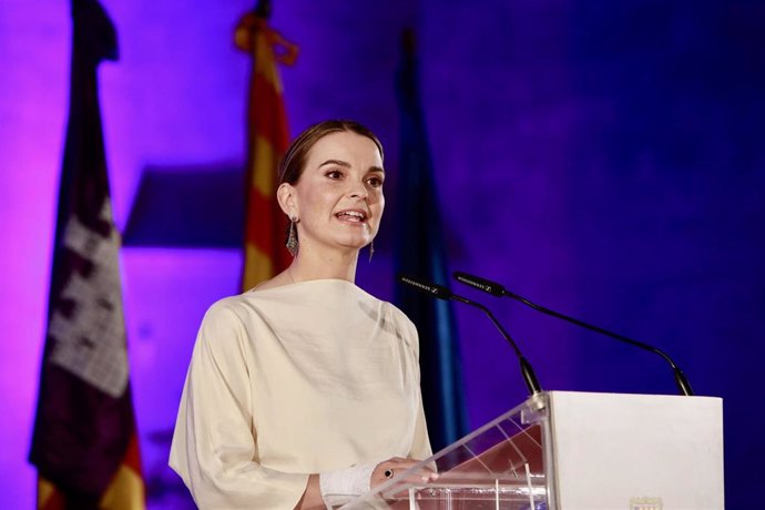 Archivo - La presidenta del Govern, Marga Prohens, pronuncia su discurso de toma de posesión en La Llotja de Palma.
