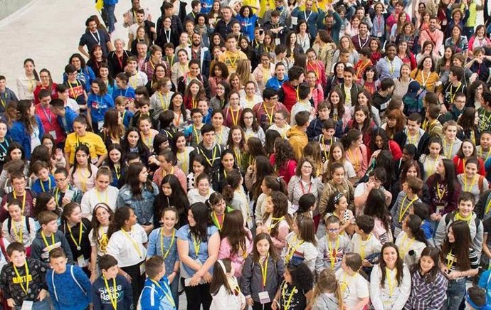 Jovenes y niños que disfrutan de la iniciativa 'Ciudades Amigas de la Infancia'. Imagen de archivo.