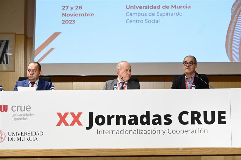 Las jornadas constarán de paneles de discusión, mesas redondas y conferencias plenarias