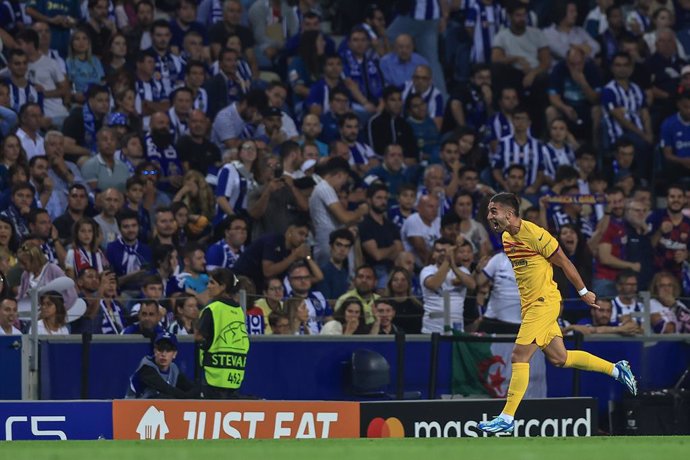 Archivo - 04 October 2023, Portugal, Porto: Barcelona's Ferran Torres celebrates scoring his side's first goal during the UEFA Champions League group H soccer match between FC Porto and FC Barcelona at Estadio do Dragao. Photo: Miguel Pereira/Global Ima