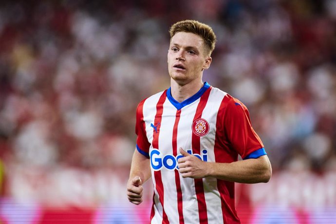 Archivo - Viktor Tsygankov of Girona FC looks on during the Spanish league, LaLiga EA Sports, football match played between Sevilla FC and Girona FC at Ramon Sanchez-Pizjuan stadium on August 26, 2023, in Sevilla, Spain.