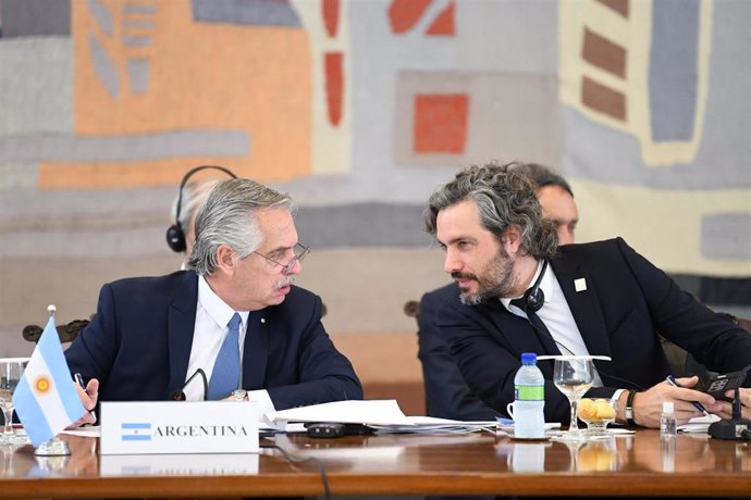 Archivo - El presidente de Argentina en funciones, Alberto Fernández, y el ministro de Exteriores argentino en funciones, Santiago Cafiero 
