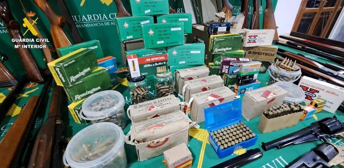 Objetos incautados en Abengibre.