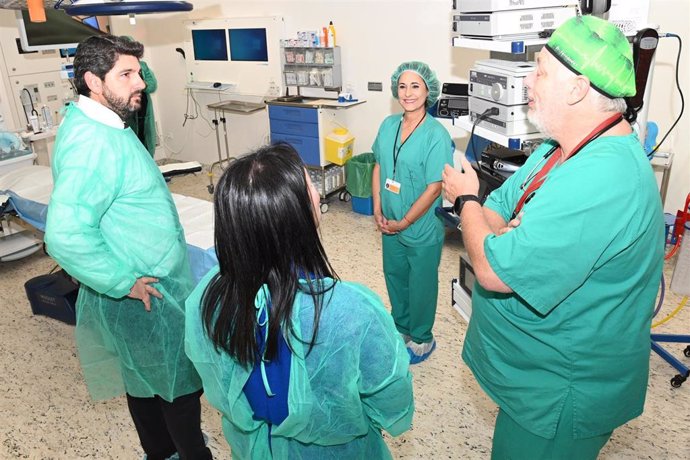 El presidente del Gobierno regional, Fernando López Miras, visita el Hospital Virgen del Castillo de Yecla ha puesto en marcha la resonancia magnética en su Servicio de Radiología y ha completado la digitalización de sus cinco quirófanos