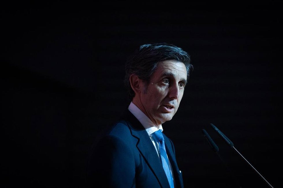 El presidente ejecutivo de Telefónica, José María Álvarez-Pallete, interviene durante la ceremonia de entrega del Premio Empresario del Año 2022, en la sede central de la UPF-BSM, a 24 de noviembre de 2023, en Barcelona, Catalunya (España). 