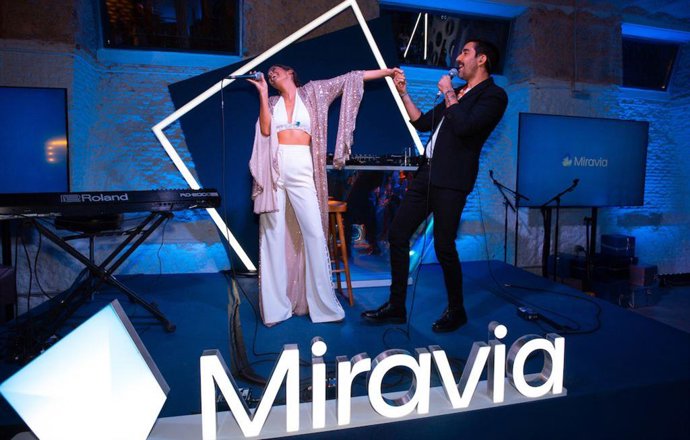 Sofía Ellar y Álex Ubago.