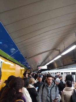 Aglomeraciones en la L5 de Metro de Madrid