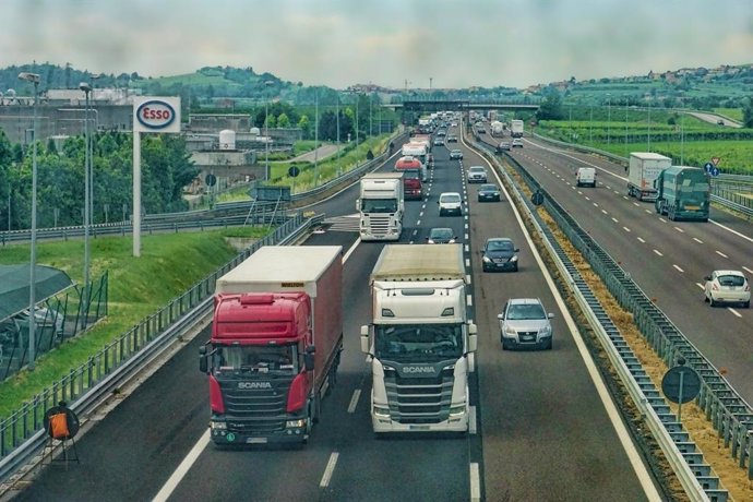 El transporte en un sector que ocupa el 36% de la energía total y es responsable del 27% de la emisión de gases de efecto invernadero en España