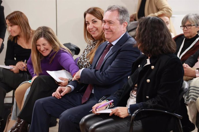 El secretario general del PSOE andaluz y nuevo portavoz del PSOE en el Senado, Juan Espadas, participa en el foro 'Parlamento de mujeres'. A 27 de noviembre de 2023, en Sevilla. (Foto de archivo).