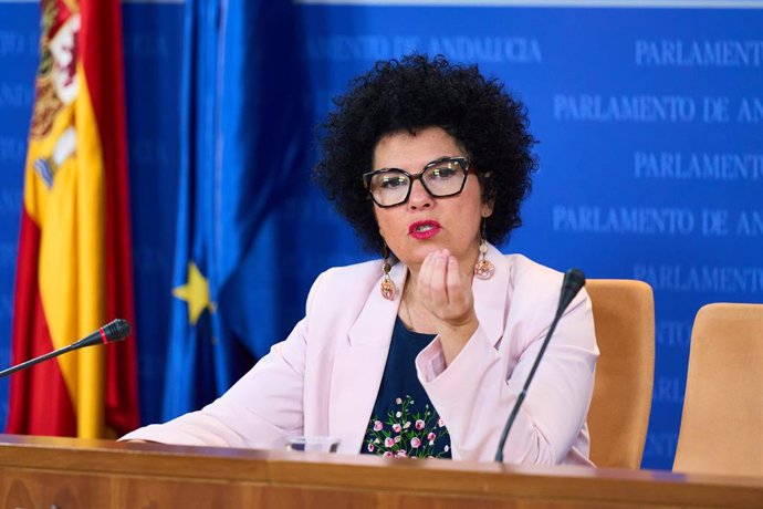 La presidenta del Grupo Mixto-Adelante Andalucía, Maribel Mora, este martes en rueda de prensa. 