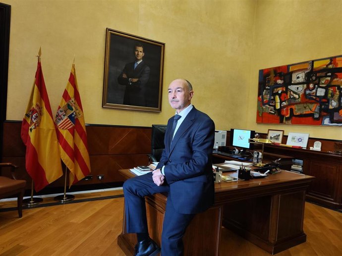 El delegado del Gobierno de España en Aragón, Fernando Beltrán, en su despacho de la Delegación de Zaragoza