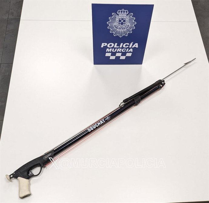 Imagen del arpón intervenido por la Policía Local de Murcia