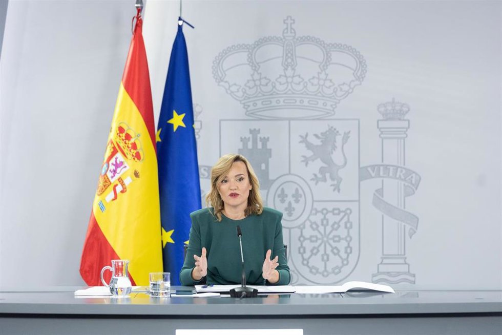 La portavoz del gobierno y ministra de Educación, Formación Profesional y Deporte, Pilar Alegría, ofrece una rueda de prensa posterior a la reunión del Consejo de Ministros, en el Palacio de la Moncloa, a 22 de noviembre de 2023, en Madrid (España). El 