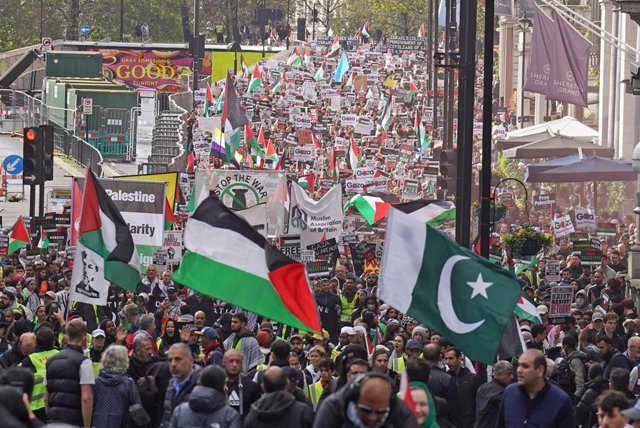 Archivo - Una marcha en la capital de Reino Unido, Londres, en solidaridad con el pueblo palestino ante la ofensiva militar de Israel contra la Franja de Gaza tras los ataques ejecutados el 7 de octubre por Hamás