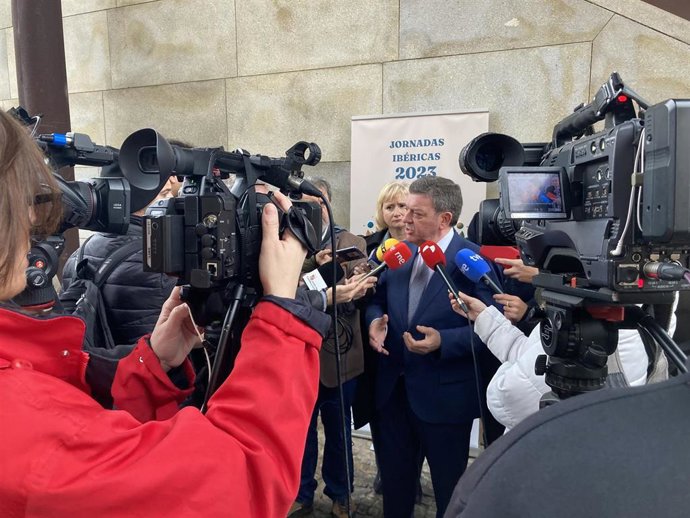 El consejero de la Presidencia, Luis Miguel González, durante su atención a los medios en Zamora