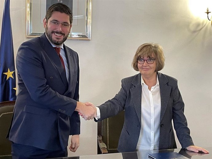 El vicepresidente primero del Gobierno de Aragón, Alejandro Nolasco, y la fiscal superior de Aragón, Asunción Losada.