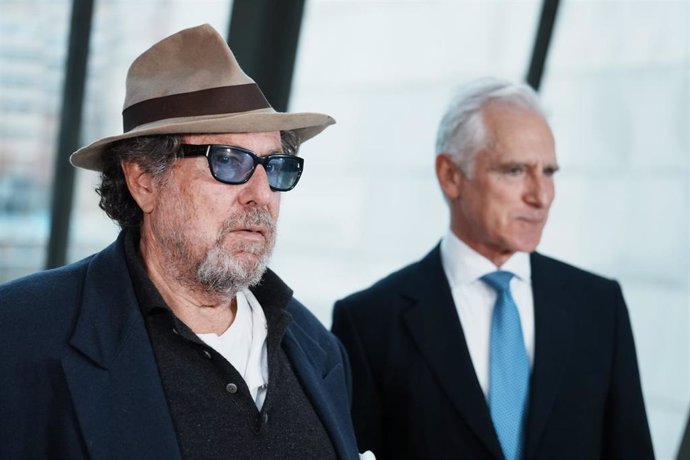 El cineasta y artista Julian Schnabel  y Juan Ignacio Vidarte en el Guggenheim Bilbao