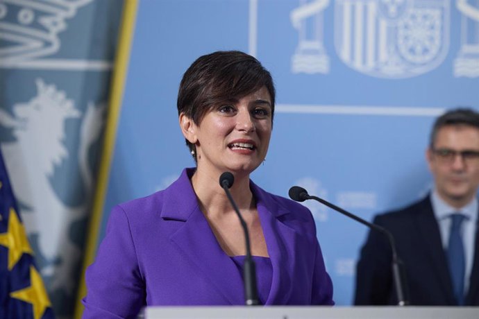 La nueva ministra de Vivienda y Agenda Urbana, Isabel Rodríguez, interviene durante el acto de entrega de la cartera de Política Territorial, en la Delegación del Gobierno de Madrid, a 21 de noviembre de 2023, en Madrid (España). 