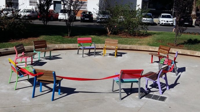 Sillas del espacio de conversación del Parque de La Esperanza de Son Gotleu