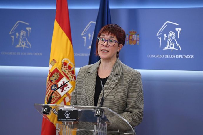 La secretaria general de Més y coportavoz de Compromís, Agueda Micó, durante una rueda de prensa posterior a la reunión de la Junta de Portavoces, en el Congreso de los Diputados, a 28 de noviembre de 2023, en Madrid (España).
