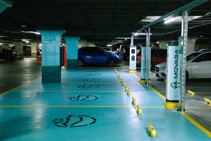 Plazas de recarga de vehículos eléctricos en el aparcamiento subterráneo de la Plaza Mayor de Valladolid