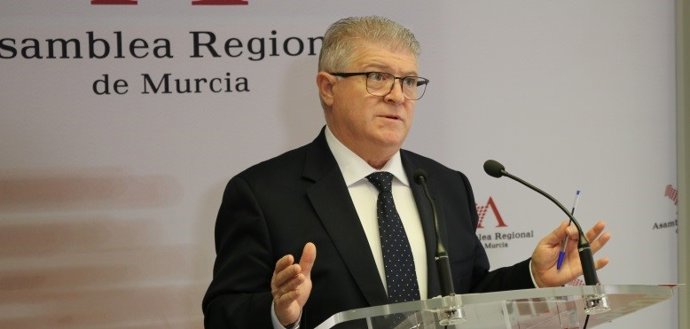 El secretario general del PSOE de la Región de Murcia y portavoz del Grupo Parlamentario Socialista, Pepe Vélez