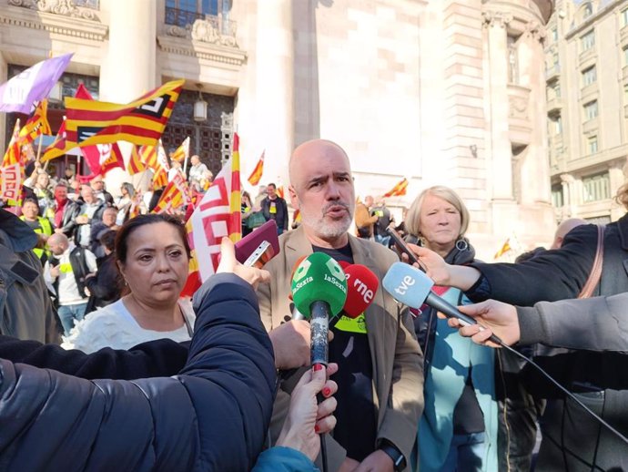 El secretario general de CC.OO., Unai Sordo, en declaraciones a los periodistas este martes