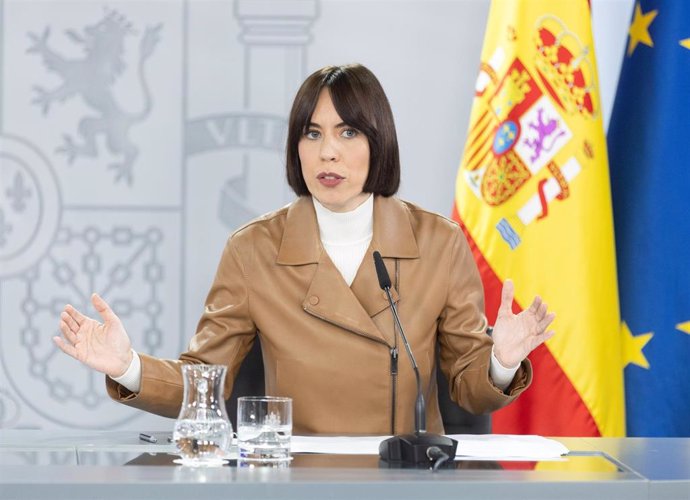 La ministra de Ciencia, Innovación y Universidades, Diana Morant, interviene durante una rueda de prensa posterior a una reunión del Consejo de Ministros, en el Palacio de la Moncloa, a 28 de noviembre de 2023, en Madrid (España).  
